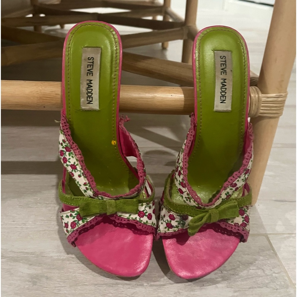 Vintage 🌸🎀💕 Steve Madden with wooden heel